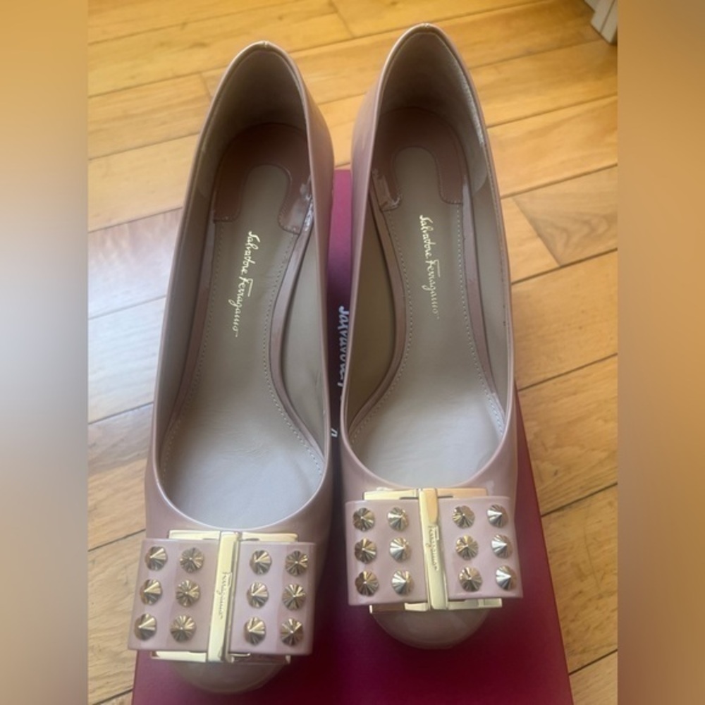 100% authentic Salvatore Ferragamo gorgeous heel in blush patent!